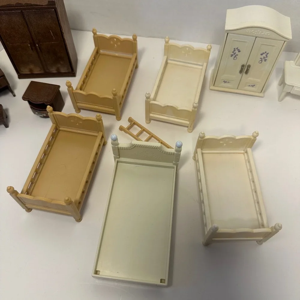 Vintage Sylvanian Families Bedroom Furniture Lot 13 Pieces Beds Vanity